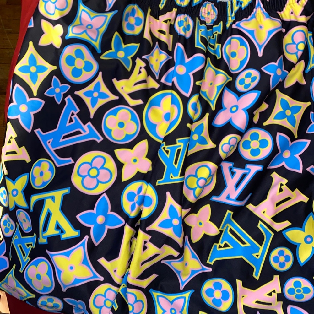 Brand new LV shorts monogram - Picture 3 of 3